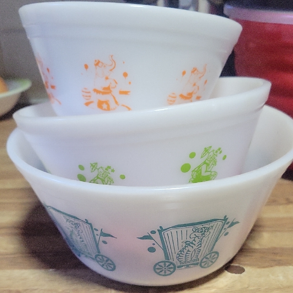 Vintage Federal Glass~Circus Bowl Set